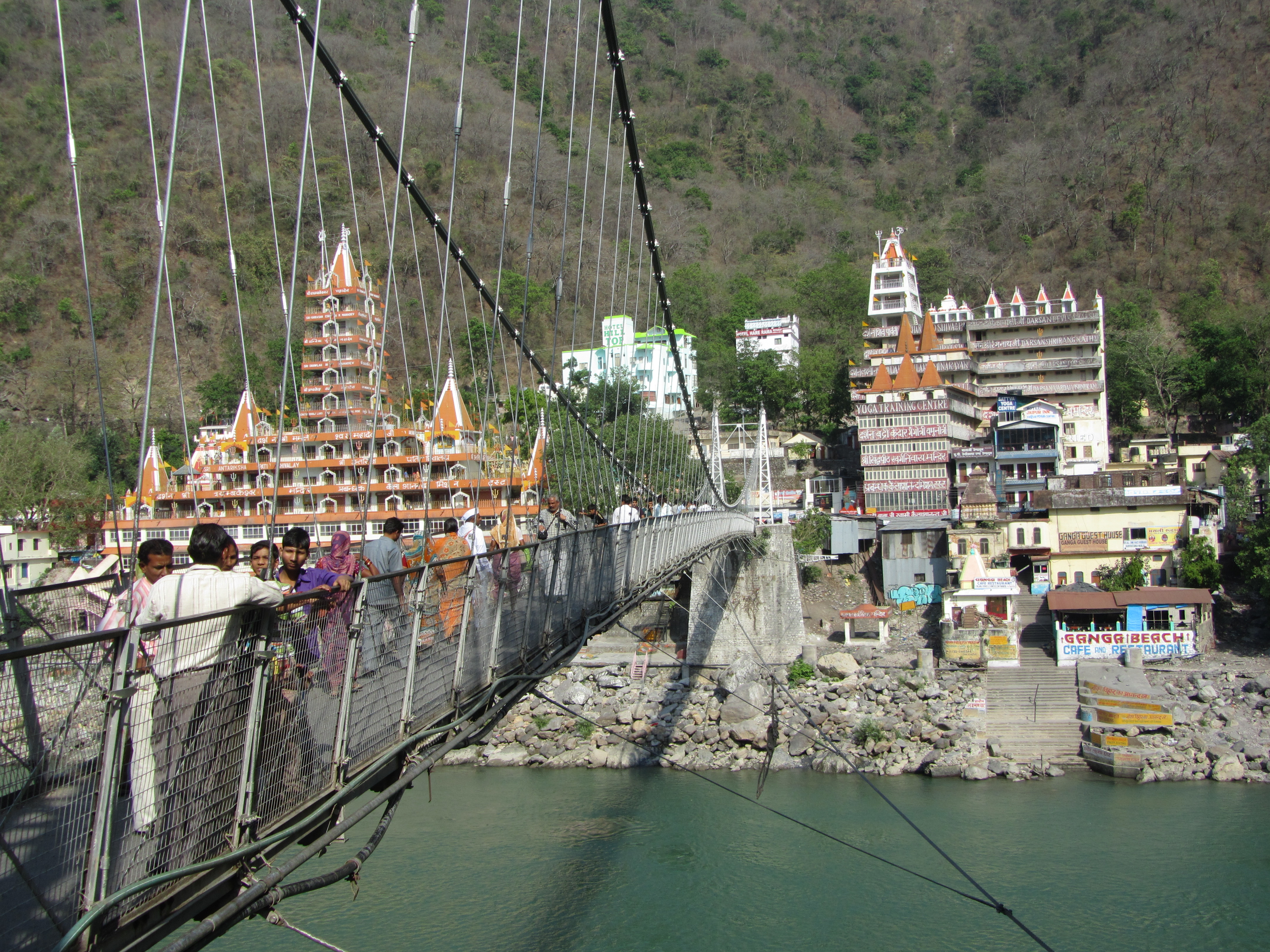 Brücke über den Ganges in Rishikesh